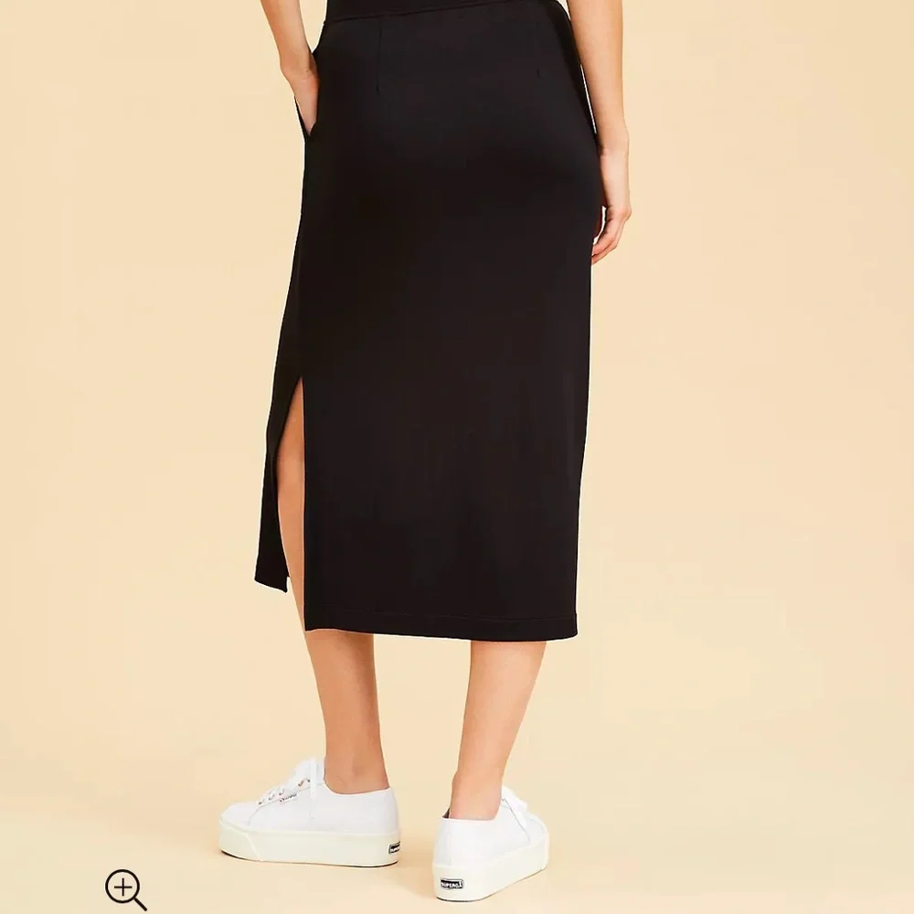 NWT Lou & Grey Signaturesoft Pocket Midi Skirt